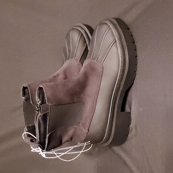 Women’s Ella Chelsea Duck Boots from Universal Thread - Picture 3 of 5